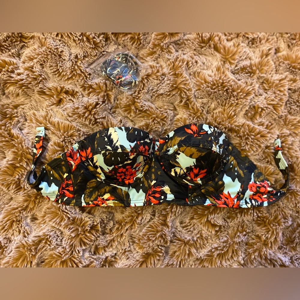 Like new Urban Outfitters Out From Under tropical print bandeau bikini top